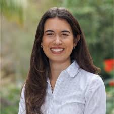 I am incredibly honored to be part of the medal ceremony for the James M.  Seneff Honors Program and to belong to such an impactful community. This  recognition represents a significant milestone