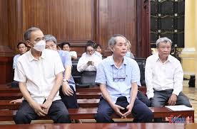 Chuyển giao đất vàng trái phép, dàn lãnh đạo Vinafood II lãnh án