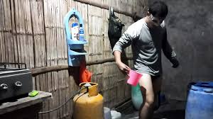 Ev yapımı porno, üvey kardeşim beni fahişe gibi becerdikten sonra çıplak  banyo yapıyor