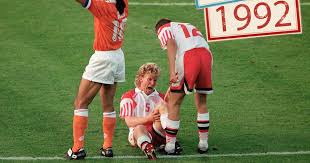 1992 in de competitie ek 1992. Toen Marco Van Basten Per Ongeluk Een Horrorblessure Veroorzaakte Sport Ad Nl