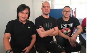 Ari lasso was born on january 17, 1973 in madiun, indonesia (47 years old). Ari Lasso Comes To Visit Ahmad Dhani S Performance Becomes The Limelight