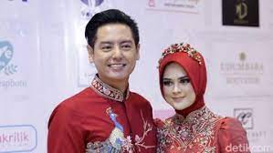 Sayangnya dia enggan membuka identitas sang pacar dengan alasan trauma. Cerita Cut Meyriska Dan Roger Danuarta Ingin Ikut Kajian Pernikahan