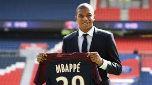 Profitez du flocage officiel pour vous créer un maillot unique. Kylian Mbappe Attaquant Du Psg Et De L Equipe De France L Express