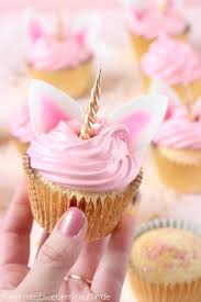Zauberhafte Einhorn Cupcakes Mit Marshmallow Creme Cute Unicorn Cupcakes With Seven Minute Frosting Cupcakes Einhorn Cupcakes Marshmallow Creme