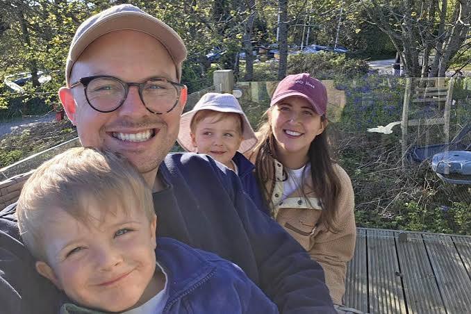 Inspirational mother Kim Borthwick who shared brain cancer battle will be 'forever missed' - BBC News
