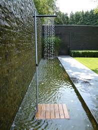 Gartenteich Dusche Steinwand Hoch Holzboden Coole Idee Hintergarten Gartendusche Gartengestaltung
