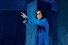 The notre dame cathedral paris or notre dame de paris (meaning 'our lady of paris' in french) is a gothic cathedral located in the notre dame cathedral paris didn't originally have flying buttresses included in its design. Notre Dame De Paris Richard Charest Gringoire Nous Parle De Sa Vie De Papa Magicmaman Com