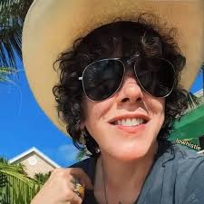 Aveces sonríe para demostrar que por dentro estés llorando????