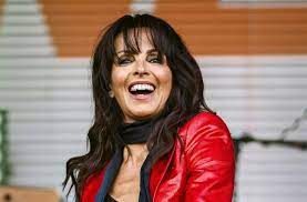 The album was a great success in west germany and the second single 99 luftballons successfully reached no. Popstar Bei Den Corona Leugnern Nena Und Ihre Neue Welt Panorama Stuttgarter Zeitung