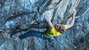 La 28enne climber russa dinara fakhritdinova ha ripetuto max factor, un 9a nella falesia di sestrichki vicino a bakhchisaray in crimea liberato da vlad shevchenko nel 2019. Jakob Schubert