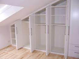 Das bettgestell ist so hoch, dass praktische bettkästen bequem darunter passen. Ikea Pax Schrank Wand Befestigen Begehbarer Kleiderschrank Dachschrage Ikea Befestigen Begehbarer Dressing Sous Combles Ikea Amenagement Combles Chambre