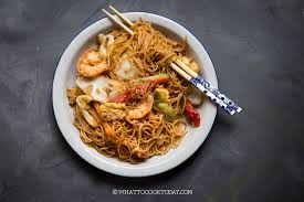 Angkat mie, letakkan di piring saji. The Best Indonesian Mie Goreng Mie Goreng Jawa