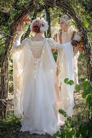 Renaissance Wedding Dress Renaissance Fair Costume Etsy Renaissance Wedding Dresses Fantasy Wedding Dresses Renaissance Fair Costume