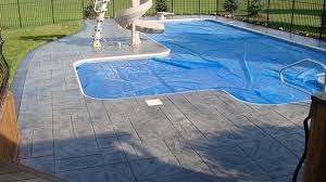 Un revêtement drainant pour un confort maximal en bords de piscines, terrasse de piscine et espace aquatique. Sol Terrasse De Piscine Types Prix Avantages Pavex Be