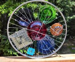 Fahrradfelge Buntes Glas Recycled Garden Art Garden Art Diy Glass Garden Art