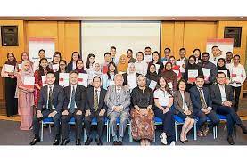 The hong leong foundation offers scholarships to malaysians intending to pursue further studies in diploma or undergraduate degree programme. 32 Get Hong Leong Scholarships The Star