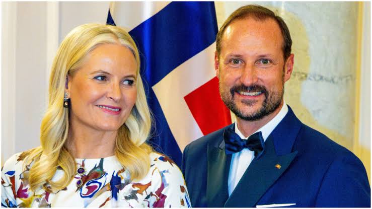 Gómez y Verdú, experta en protocolo: «La actitud del príncipe Haakon puede  percibirse con frialdad»