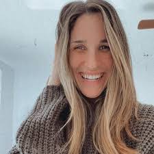 Katie Burr's Instagram, Twitter & Facebook