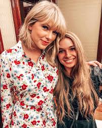 „ich hab mein abi gemacht, hab während der schulzeit die schule so sehr, dass lola schon mehrfach für ein fotoshooting angefragt wurde, wie sie auf instagram. You Call It Madness But I Call It Love Taylor With Lola Weippert From Bigfm Their