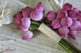 Lotus flowers are usually seen under the feet of deities. Lotus Flower Bouquet Archives Send Flowers Gifts Online To Vietnam Flower Delivery In Vietnam Phu Quy Flowers