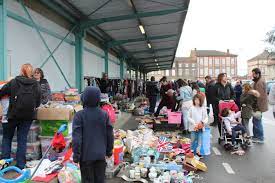 Nos amis anglais les appellent flea market,vente de garage au québec, pour nous bric à brac, foire à tout. Vide Grenier Du Cave 82 Tarn Et Garonne Castelsarrasin Le Petit Journal