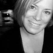 Leslie Lightfoot's Instagram, Twitter & Facebook