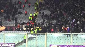 Roma replied through daniele de rossi before patrice evra's low shot rounded off united's amazing roma did get one goal back through de rossi's neat finish on the turn but the game was long since. Scontri Fiorentina Vs Roma Europe League 12 03 2015 In Curva Ferrovia Youtube