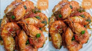 1/4 udang, bersihkan kupas dan buang kulitnya 1 buah brokol 3 buah wortel 1/4 buah kubis 2 buah cabe merah 6 masak hingga sayuran layu dan daging udang matang. Resep Masakan Udang Galah