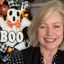 I do love this time of year. Pumpkin patches, scarecrow strolls, costumes,  hot apple cider, and some sweater days. I love all the fall vibes. 🧡  #selfie #boo