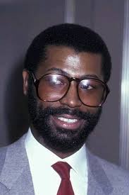 Didn't realize this fella could sing as well as he picks. Smooooth