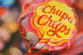 La Petite Histoire Graphique Le Logo Chupa Chups A Ete Dessine Par Un Celebre Peintre Petite Histoire Peintre Celebrations
