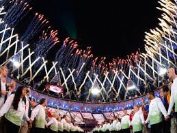 The церемония открытия летних олимпийских игр 2012 состоялась вечером в пятницу, 27 июля 2012 года, на олимпийском стадионе , лондон , во время которой игры были официально открыта королевой елизаветой ii. Denni Bojla Nagradili Teatralnoj Premiej Za Otkrytie Olimpiady Kultura Lenta Ru