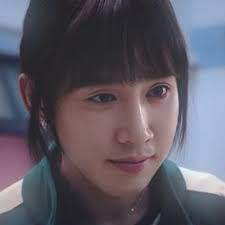 Does anyone have a clear picture of Hyun-ju (120)'s earrings? Or know what  kind they are? I know they're stud earrings (maybe?)) , I'm looking for  more details