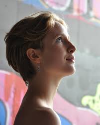 Der sker så mange gode ting! I morgen holder jeg oplæg på Odsherreds  Efterskole og der er flere koncerter på vej… Følg med!💛 Link i bio Fotos:  @alexander_samsoen · SAARBAR_officiel · Facebook