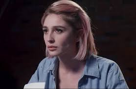 Несмотря на то, что девочка появилась на свет в праздничный день, 8 марта 1991 года, радостных событий в ее детстве было немного. Stalo Izvestno Kak Vedushaya Orel I Reshka Nastya Ivleeva Vyglyadela V Detstve