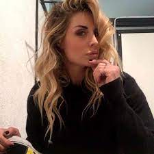 San ferdinando il 5 agosto del 2019. Elenoire Casalegno Ex Fidanzata Omar Pedrini Chi E Sgarbi Altezza Figlia
