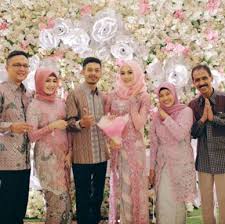 / inspirasi model baju untuk tunangan dan lamaran modern 2020 yang couple ini bisa jadi contoh bagi pasangan kekasih yang. Model Baju Untuk Tunangan Hijab Gaya Ootd