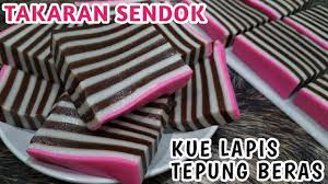 Enak dan manisnya kue ini akan senantiasa memanjakan lidah kue lapis terbuat dari tepung beras, tepung kanji ataupun perpaduan dari kedua bahan tersebut. Resep Kue Lapis Tepung Beras Takaran Sendok Youtube