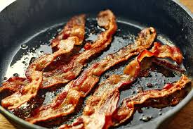 The Easiest Way To Season Your Cast Iron Skillet According To Reddit Users In 2020 Cooking Bacon Cooking Bacon