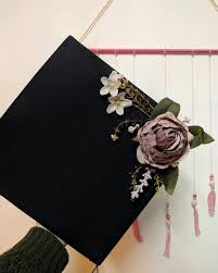 As Graduation Approaches It Can Be Hard To Think About Anything Other Than Being Done With Finals Graduation Diy Graduation Picture Poses Graduation Pictures
