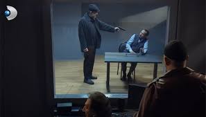 Futbol oynamak için buzun kalkmasını bekleyen, ilk kez turnuvaya katılıp ikinci çıkan 300 binlik ülke izlanda'dan, 40 yaşında kalecisi ve sıfır yıldız oyuncusuyla grubundan lider çıkan macaristan'dan, ilk turnuva deneyiminde senin 10 maçta gol atamadığın ingiltere'yi altına alan galler'den, almanyanın bulunduğu gruptan averajını eksilemeden çıkarak kendi emeğiyle. Sorgu Odasinda Vurdu