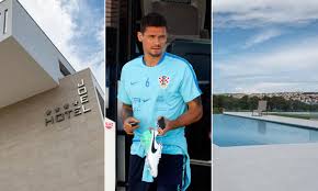 Hrvatski reprezentativac dejan lovren pozvao je unesrećene, potresom pogođene obitelji u svoj hotel joel, a danas su i pristigle prve dvije obitelji, no stoper 'vatrenih' očekuje još njih. Jutarnji List Foto Ovo Je Novi Hotel Dejana Lovrena Pogledajte Luksuzno Zdanje Sa 17 Apartmana U Neposrednoj Blizini Jedne Od Nasih Najpoznatijih Plaza