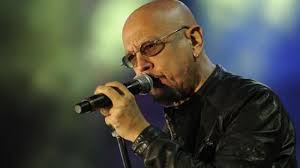 I miei genitori mi iscrissero alle elementari quando avevo cinque anni, perché sapevo già leggere e in casa mi annoiavo. Intervista A Enrico Ruggeri Universo Di Mimi