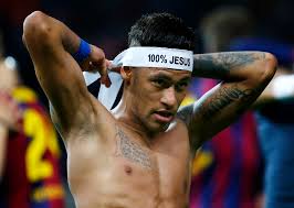 Neymar's affair with tattoos starts in 2010. Glaube Geht Unter Die Haut Neymar Hat Jetzt Ein Christliches Tattoo