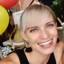 Laura Vidmar (@laura._vidmar) • Threads, Say more