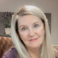 Holly Stubbs's Instagram, Twitter & Facebook