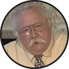 Leslie Fleet's Instagram, Twitter & Facebook