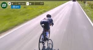 È arrivata la prima squalifica per posizione scorretta in una grande corsa: Richard Carapaz Disqualified From Liege Bastogne Liege For Riding In Supertuck Position Road Cc