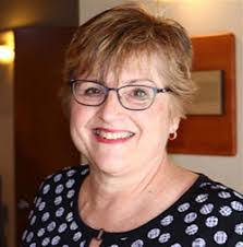 Cari Wolfe's Instagram, Twitter & Facebook