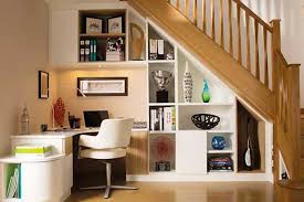 Jika ruang kosong di bawah tangga rumahmu tidak terlalu terekspos, bisa lho kamu jadikan sebagai laundry space dengan menempatkan mesin cuci dan peralatan cuci lainnya. Lemari Bawah Tangga Terbaru 2021 Furnitureku Com